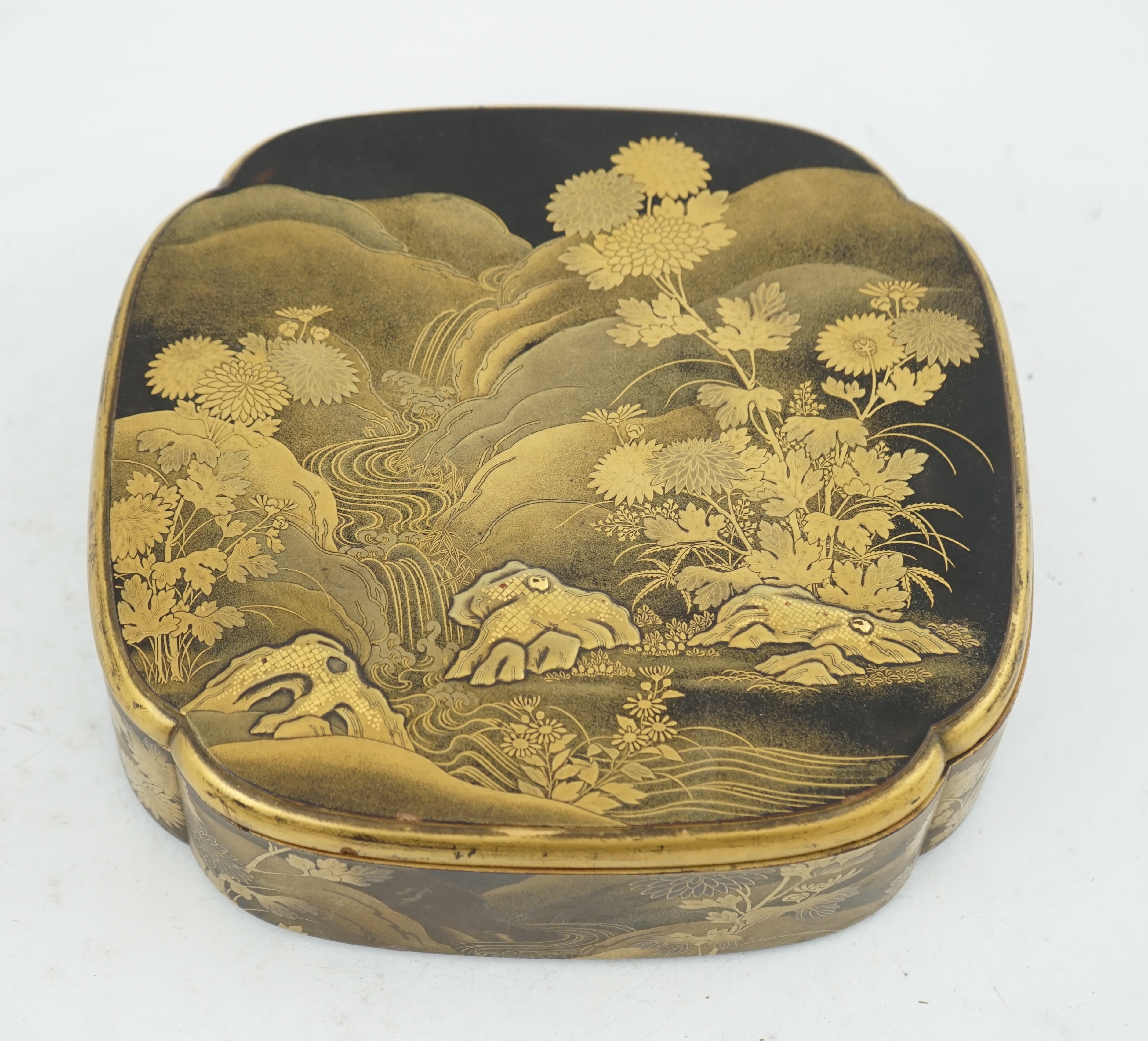 CORRECTION ONE SECTION FROM A STACKING BOX A Japanese gold lacquer kobako (box and cover), 19th century